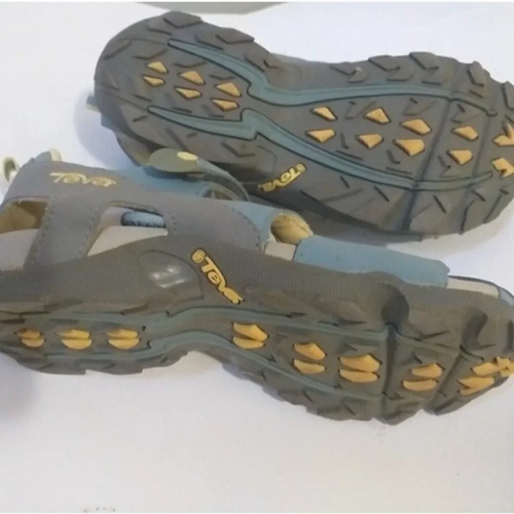 Teva deacon mermaid kids 4 sandals yellow and gray hiking camp casual vacations